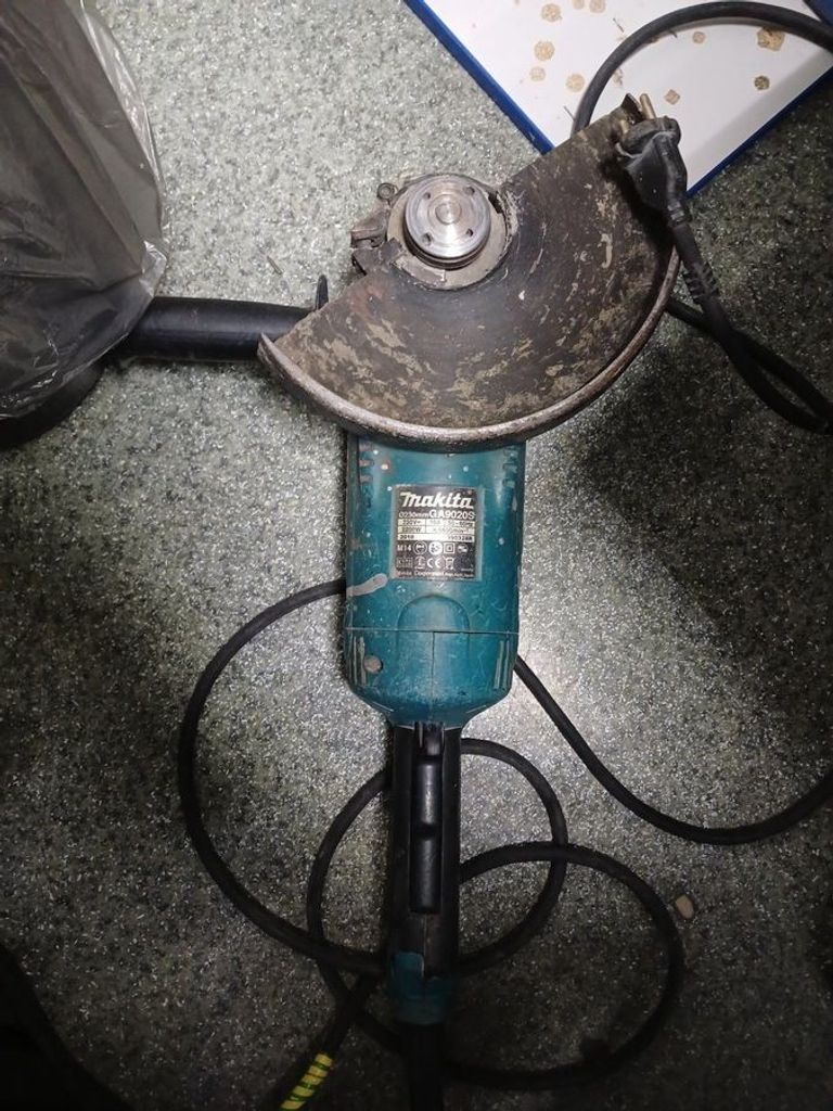 Дешиво Makita ga9020s с ломбарда