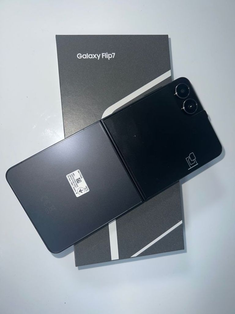 Оголошення Samsung galaxy flip7 12/256gb Б/У