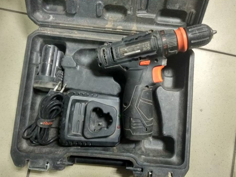 Оголошення Дніпро-М cd-182q 2акб + зу Б/У