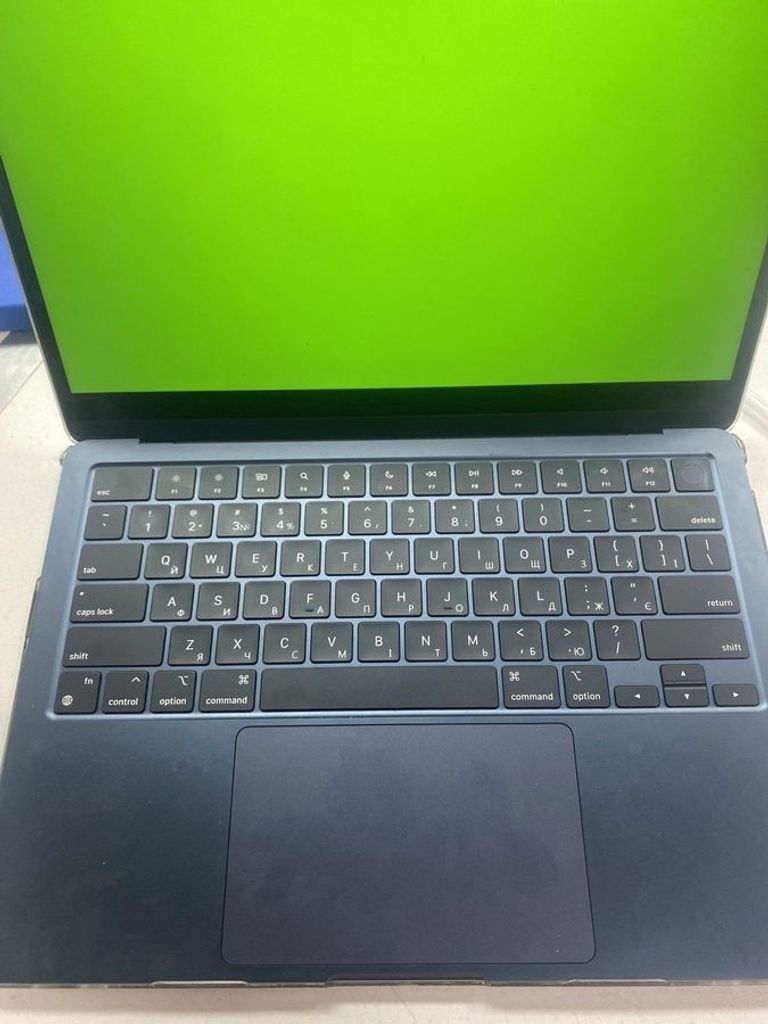 Купити Apple macbook air 13,6" m2 2022 Б/У