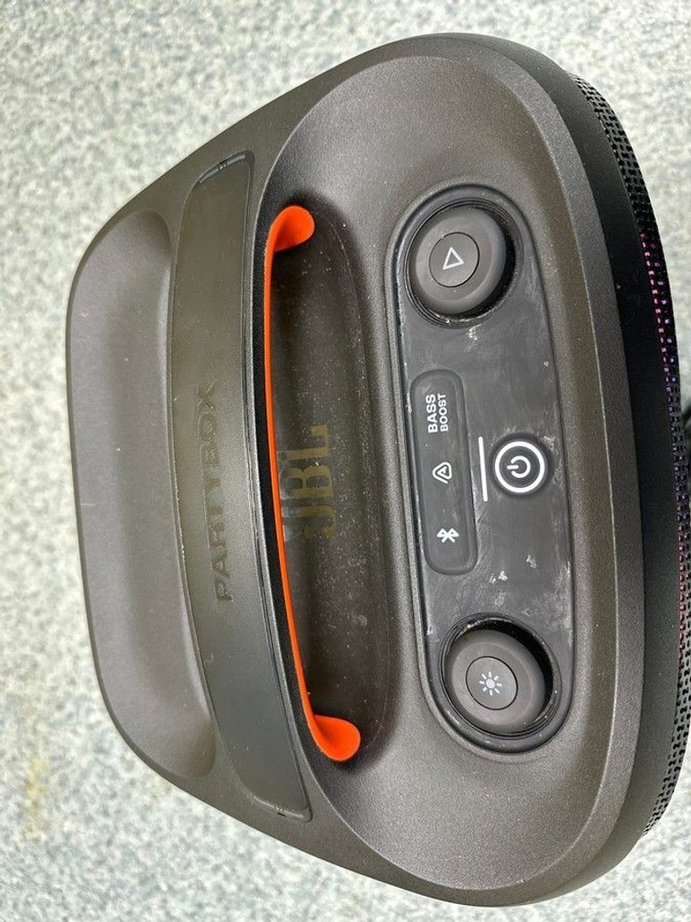 Объявление Jbl partybox encore essential 2 Б/У