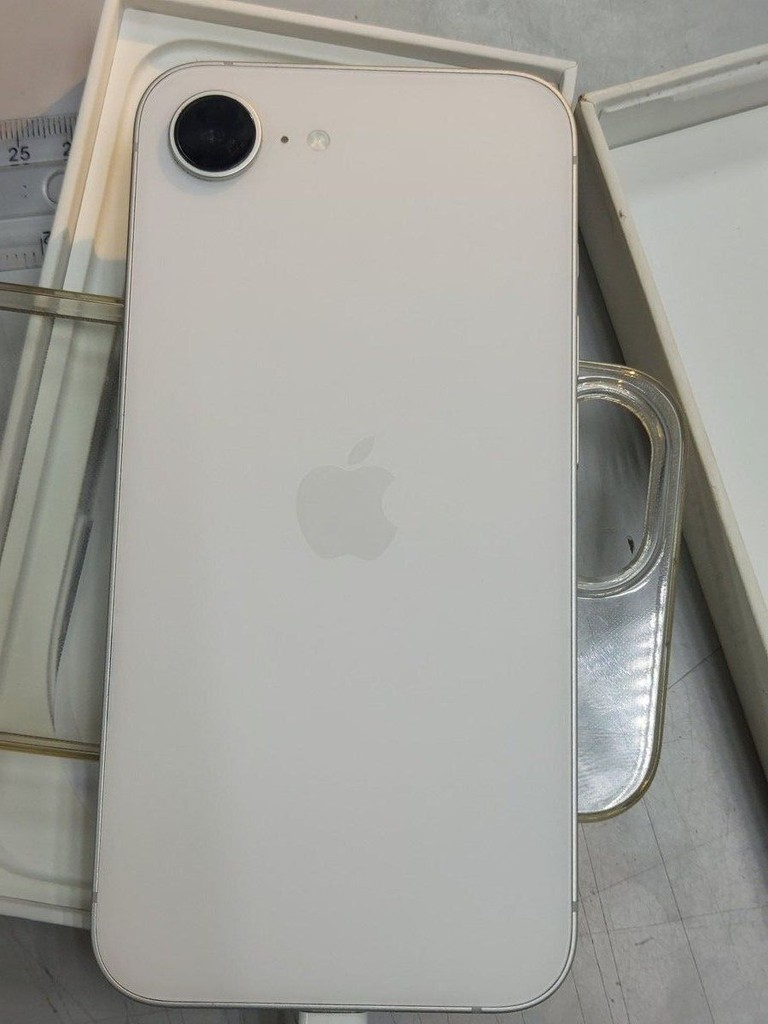 Розпродаж Apple iPhone 16e 128GB Black, продавець Техноскарб