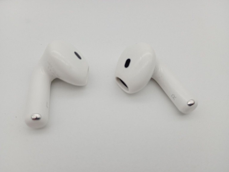 Дешево Apple airpods 4 with active noise cancellation з ломбарду