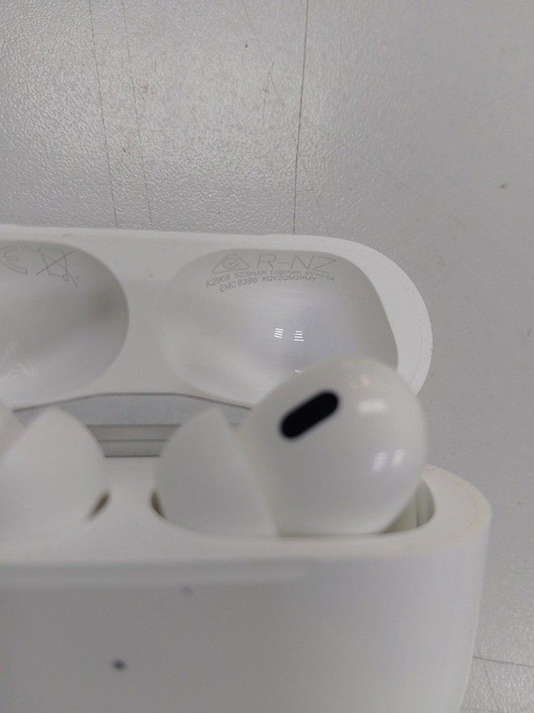 Оголошення Apple airpods pro 2nd generation with magsafe charging case usb-c Б/У