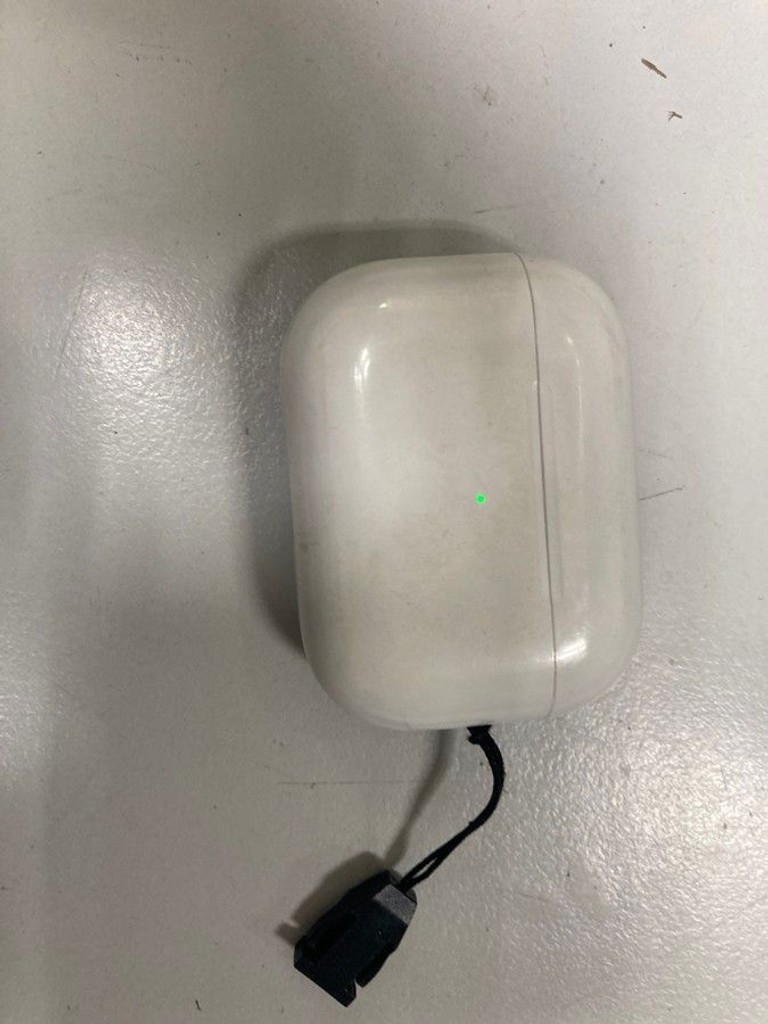 Купити Apple airpods pro 2nd generation with magsafe charging case usb-c Б/У