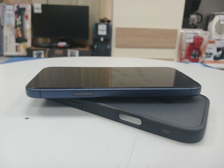 Дешево Apple iPhone 17 Pro Max 512GB Dual SIM Deep Blue (MG084) з ломбарду
