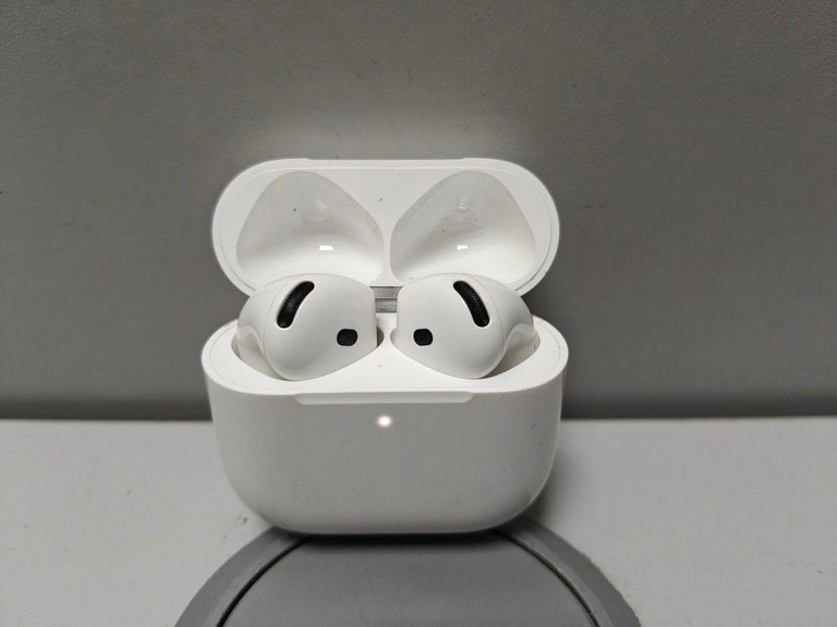 Купити Apple airpods 4 Б/У