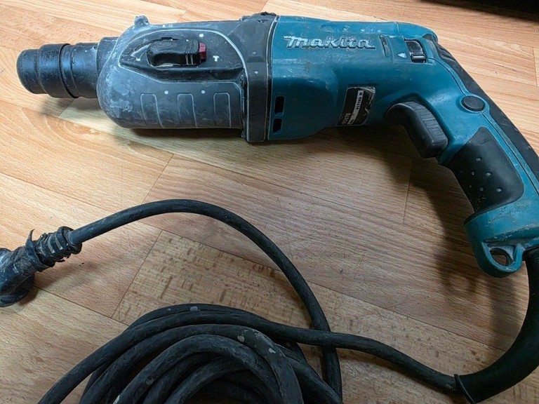 Дешево Makita HR2470 з ломбарду