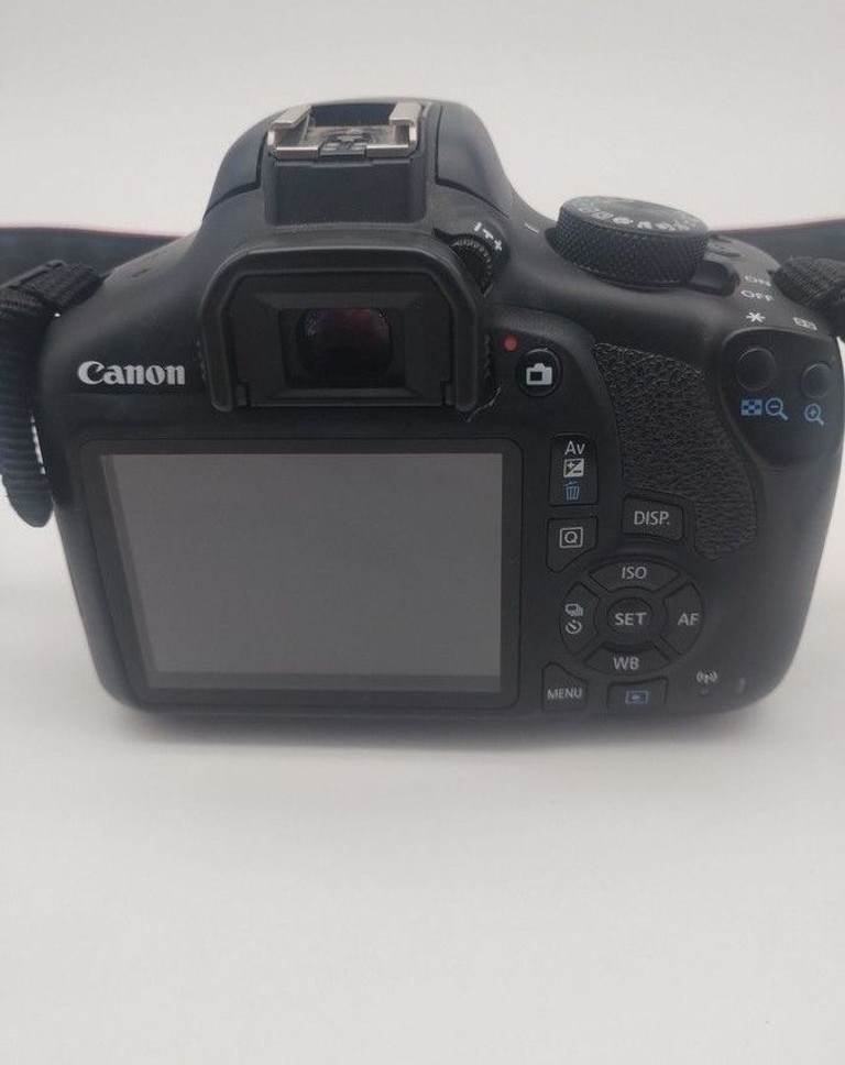 Дешево Canon eos 1300d/ ef-s 18-55mm f/3,5-5,6 is iii з ломбарду