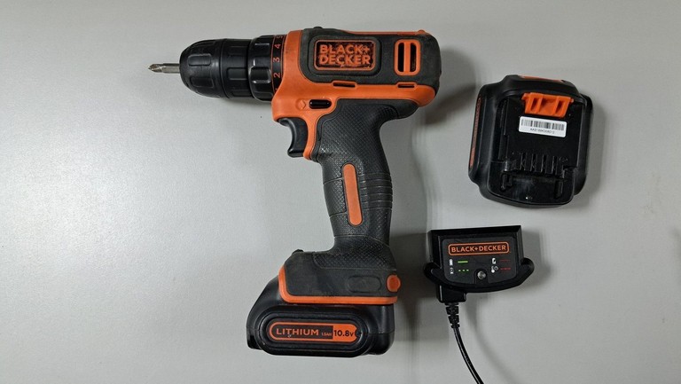 Купити Black&Decker bdcdd12 2акб + зп Б/У