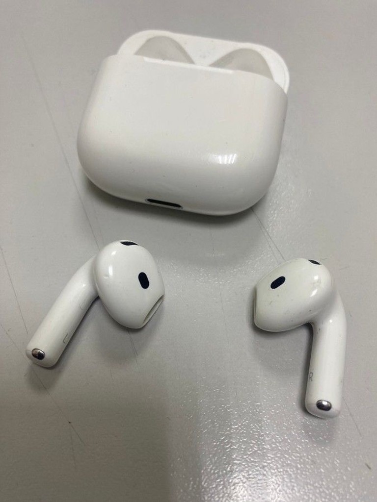 Дешиво Apple airpods 4 с ломбарда