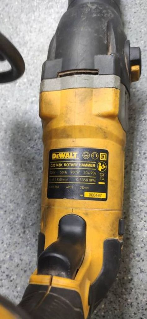 Dewalt D25143K