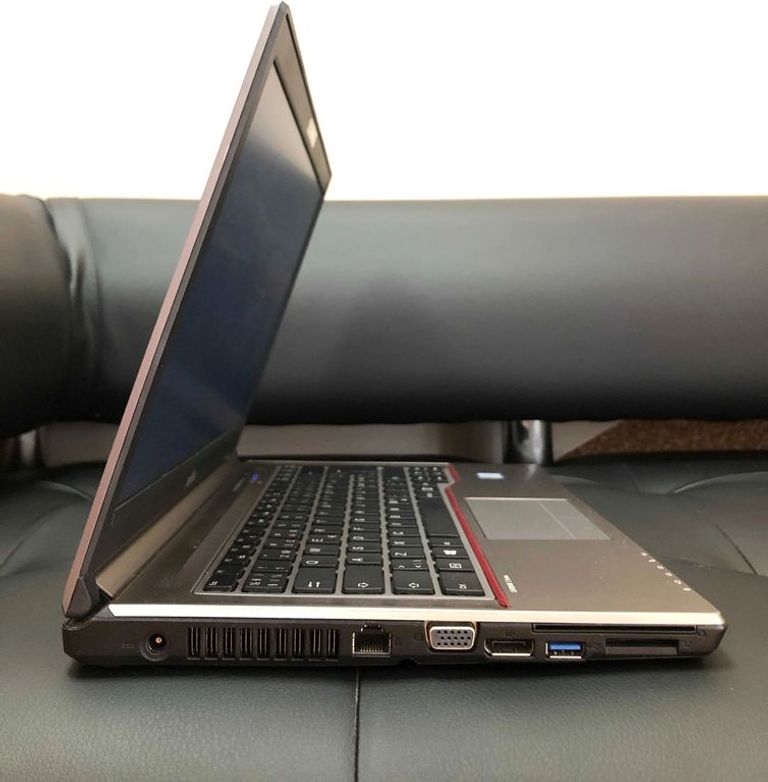 Fujitsu LifeBook E746/13.9"HD/i5-6300U/8GB/256GB/ГАРАНТІЯ