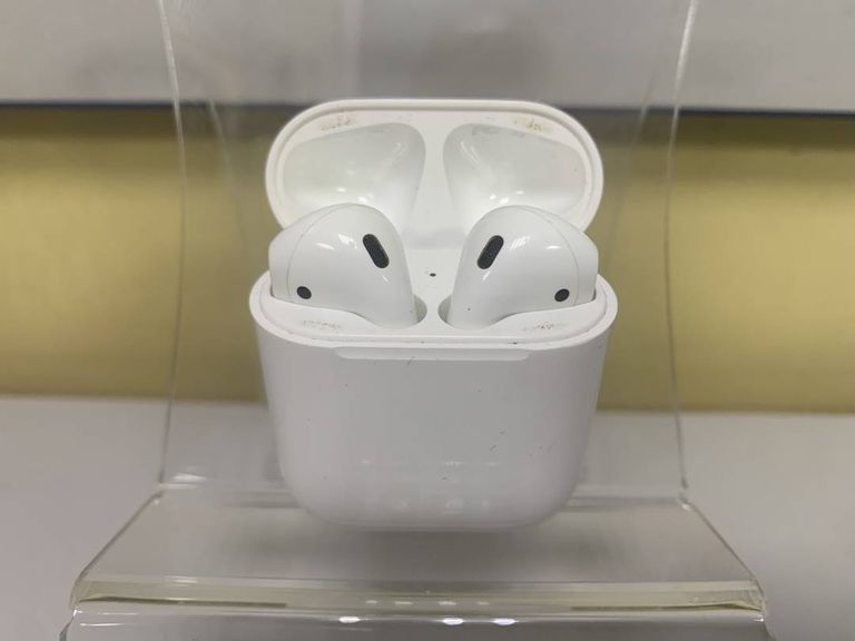 Apple airpods 2nd generation with charging case