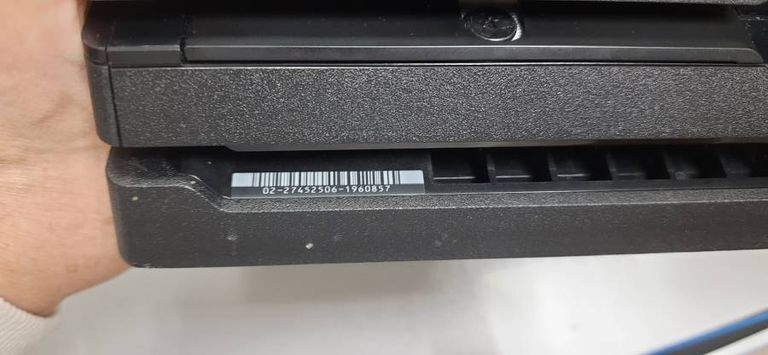 Купити Sony playstation 4 pro 1tb + 2 джойстика Б/У