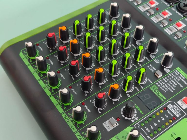 Професійний мікшер серії 8UX із 99 цифровими ефектами DSP. Новий! Код:null. Зображення 5