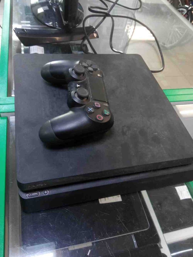 Оголошення Sony ps 4 slim cuh-2208b 1tb Б/У