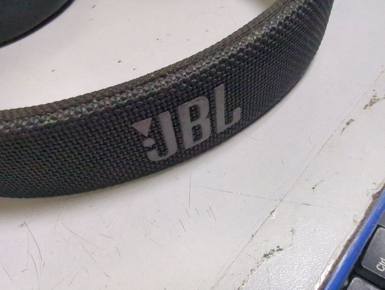 Дешево Jbl live 500bt з ломбарду