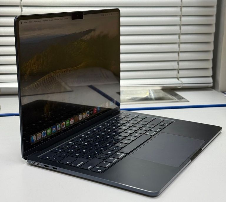 Купить Apple macbook air 13,6" m2 2022 Б/У
