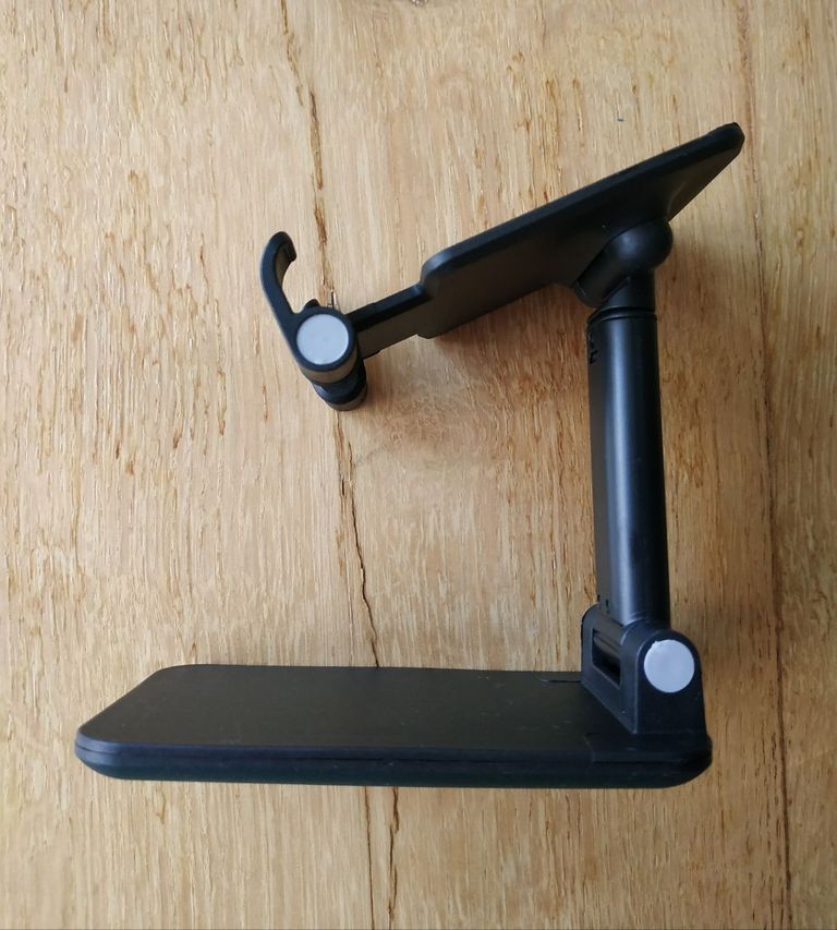 Дешиво Підставка настільний тримач для телефону і планшета. Новий с ломбарда