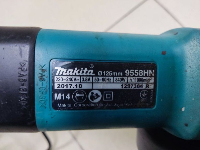 Купити Makita 9558HN Б/У