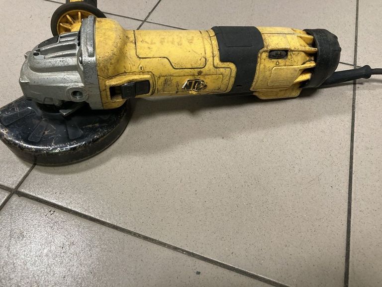 Объявление Dewalt DWE4257 Б/У