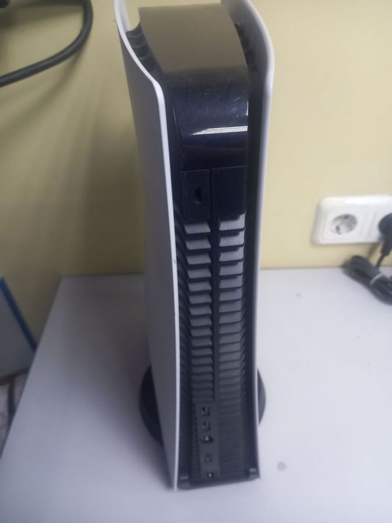 Дешиво Sony PlayStation 5 825GB с ломбарда