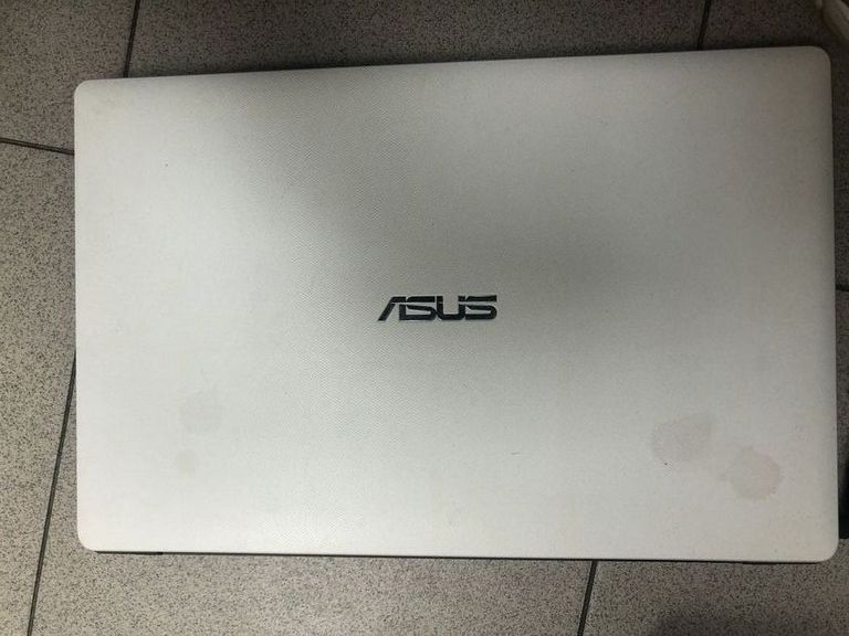 Дешиво Asus 15/pentium n3540 ddr3/4gb ddr3/ssd 480 gb/geforce 920m 2gb с ломбарда