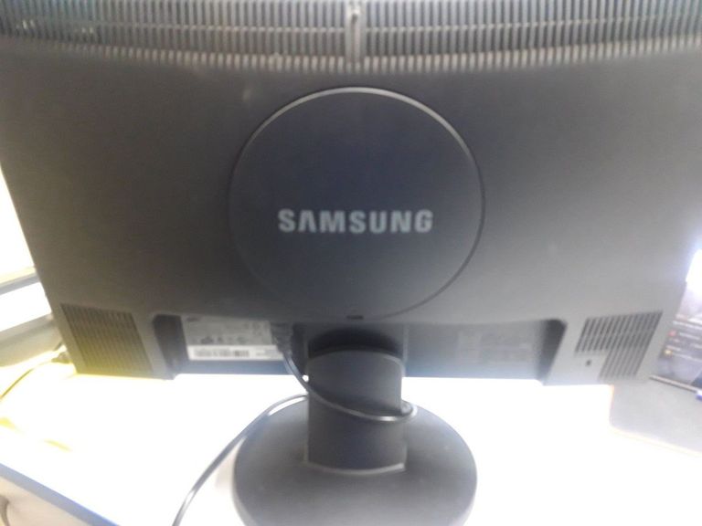 Оголошення Samsung 2243bw Б/У