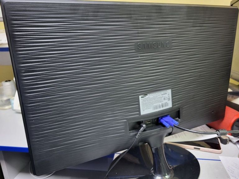 Оголошення Samsung S24D300HL Б/У