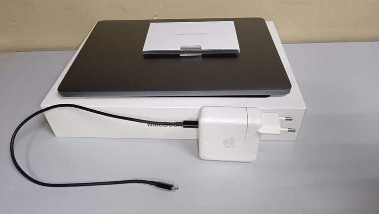 Оголошення Apple macbook pro a2338 13.3 m2 10-gpu/ ram8gb / ssd256gb/ retina/ touchbar Б/У