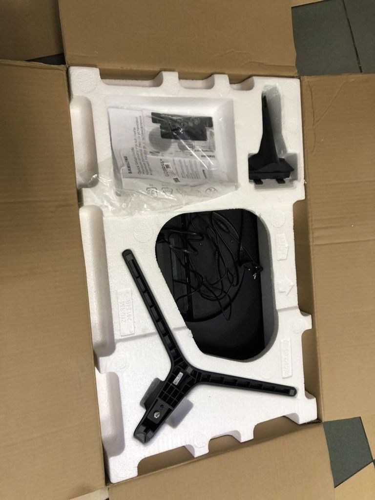 Оголошення Samsung u28r550uq Б/У