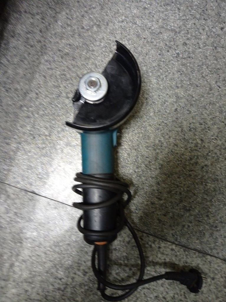 Дешиво Makita 9558HN с ломбарда