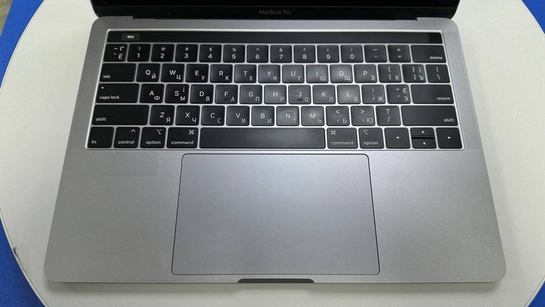 Дешиво Apple macbook pro 2018 a1989 13,3" core i5 2,3ghz/ram8gb/ssd256gb/intel iris plus graphics 655 с ломбарда