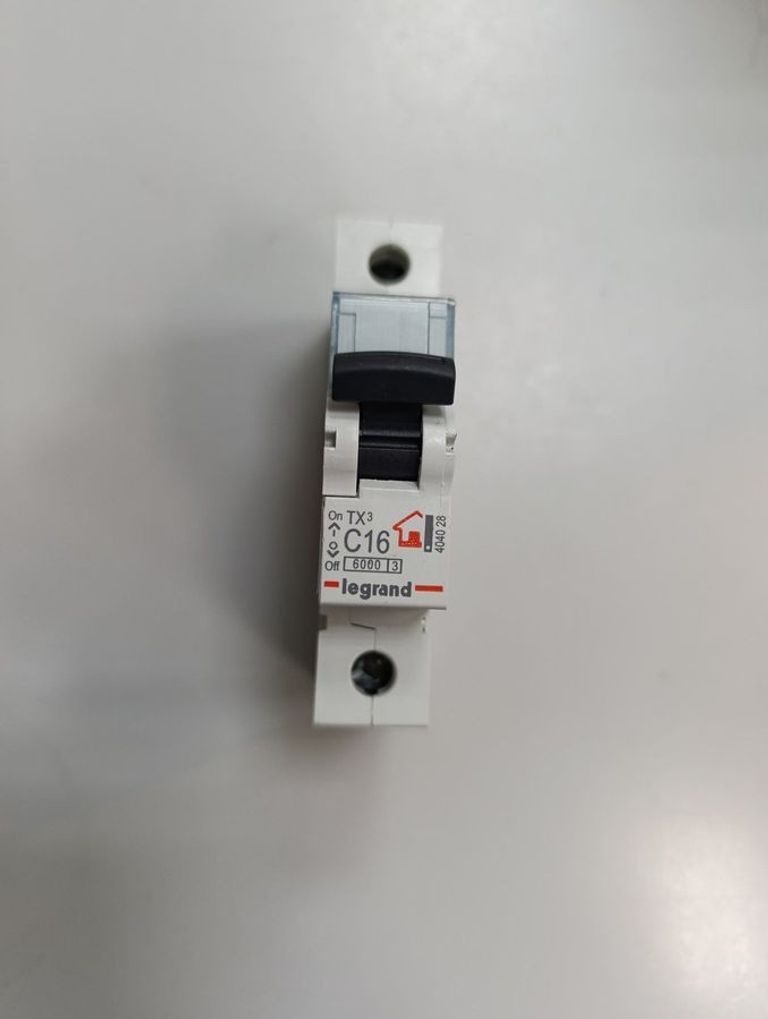 Купити Legrand legrand c16 3р 6 ka Б/У