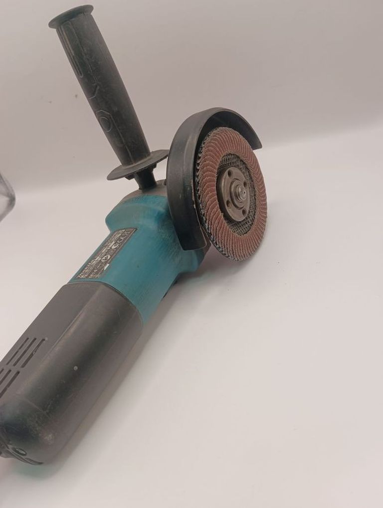 Оголошення Makita 9555hn Б/У