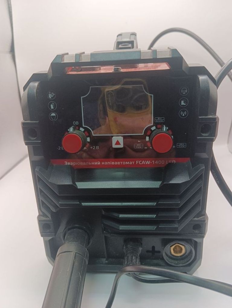 Дешево Vitals FCAW-1400 LED (217212) з ломбарду