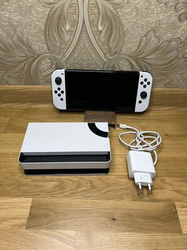 Купити Ігрова приставка Nintendo Switch OLED (HEG-001) Б/У