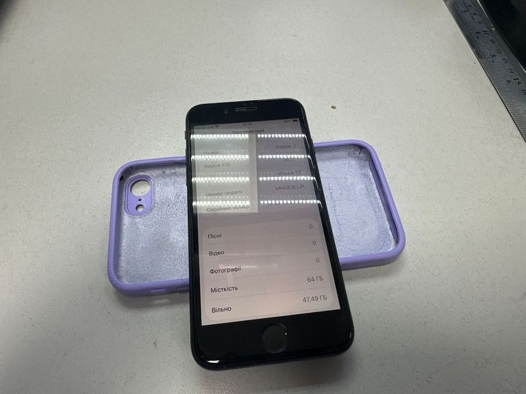 Дешиво Apple iPhone SE 2020 64GB Black Slim Box (MHGP3) с ломбарда