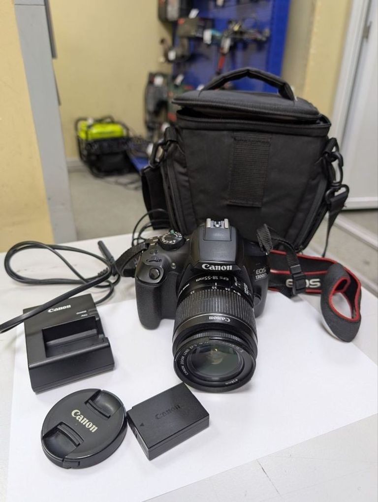 Купити Canon eos 1300d canon ef-s 18-55mm f/3.5-5.6 is ii Б/У