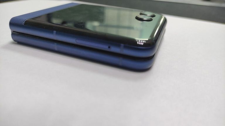 Розпродаж Motorola Razr 60 8/256GB Gibraltar Sea, продавець Техноскарб