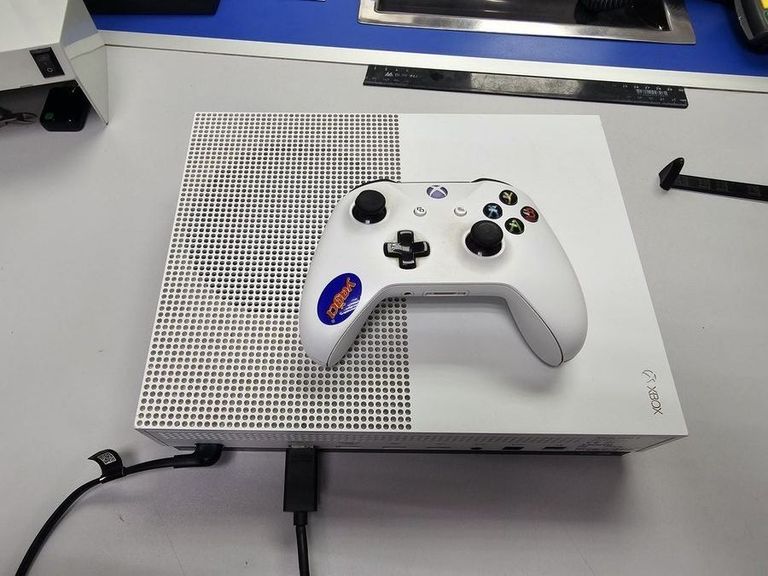 Дешево Microsoft Xbox One S 500GB з ломбарду