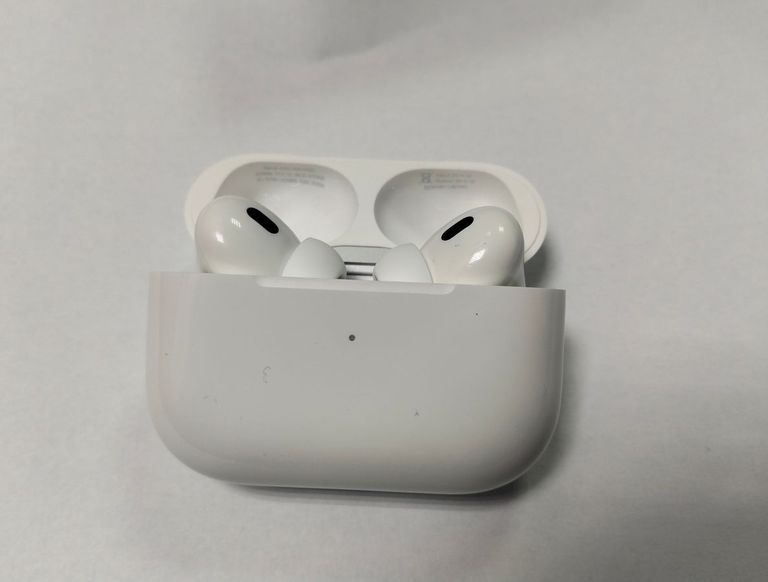 Дешево Apple airpods pro 2nd generation with magsafe charging case usb-c з ломбарду