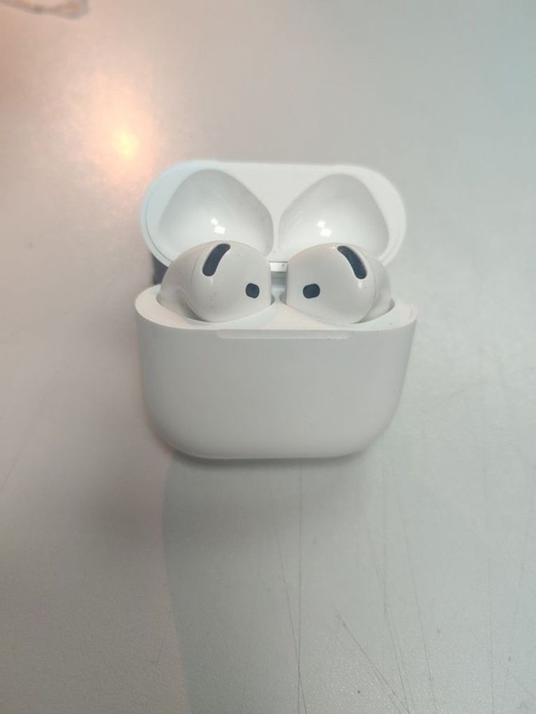 Дешево Apple airpods 4 з ломбарду