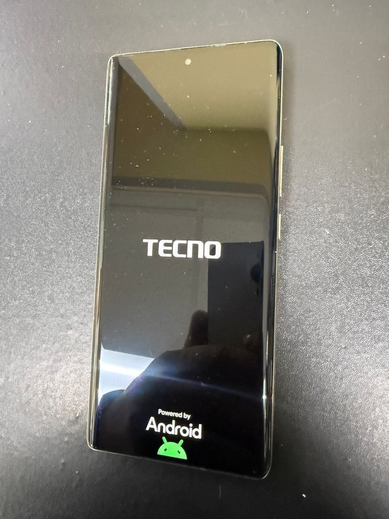 Дешиво Tecno spark 20 pro+ 8/256gb с ломбарда