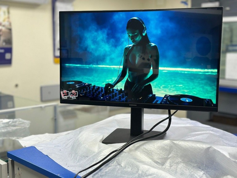 Купити Samsung s22d300 Б/У
