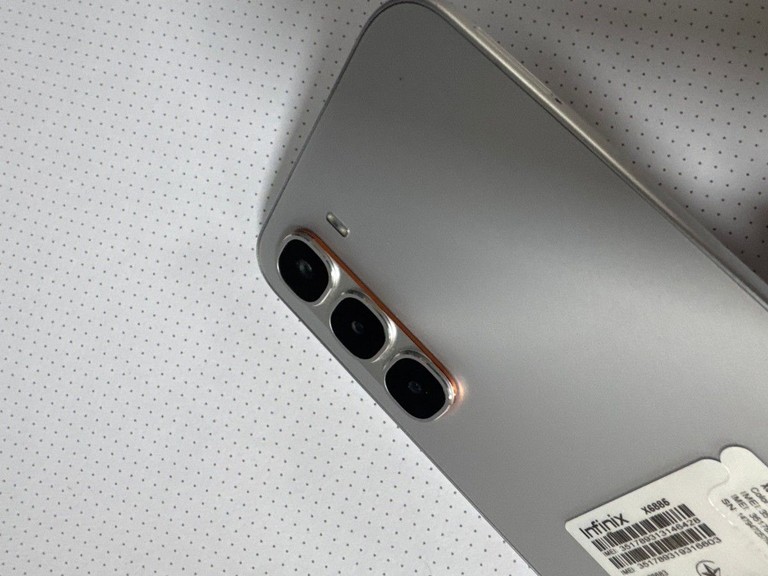 Дешиво Infinix hot 60 pro 8/128gb с ломбарда