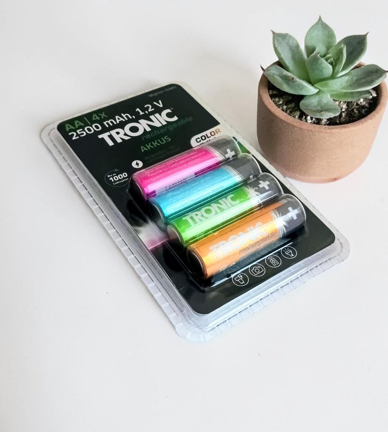 Дешиво TRONIC AA 2500 mAh 1.2V Rechargeable Color Edition с ломбарда