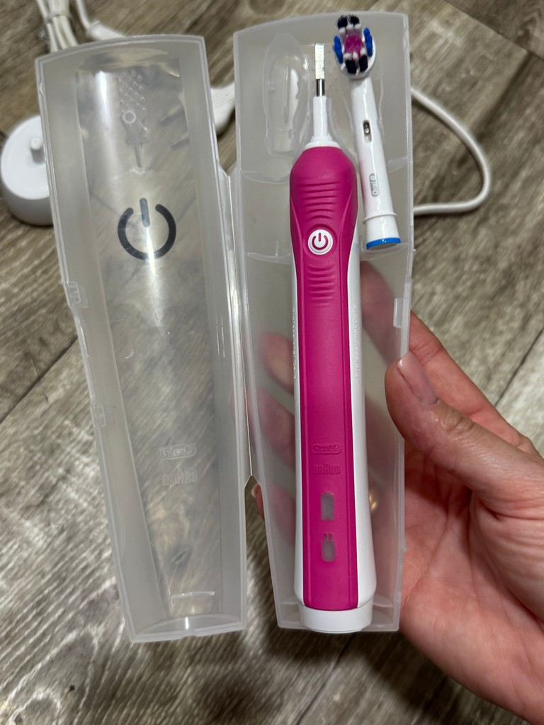 Дешиво Oral-B Professional Care 700/D16 Design Edition. с ломбарда