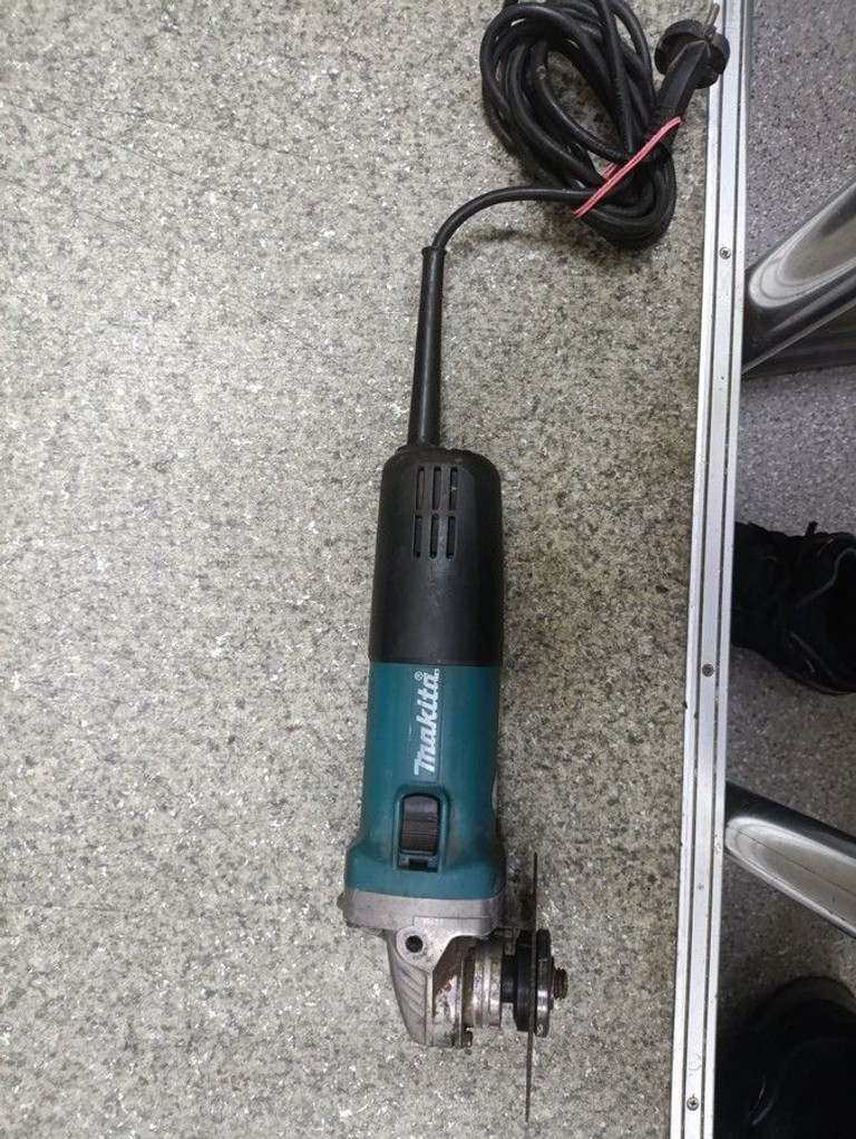 Дешево Makita 9558NB з ломбарду